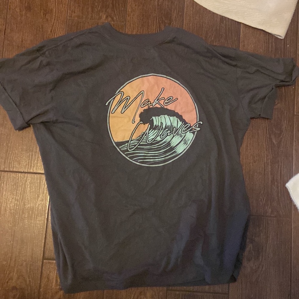 dark gray graphic tee